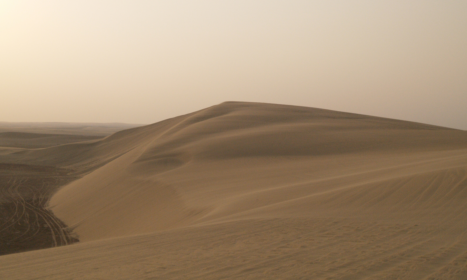 Architecture degree zero: island, desert, mountain