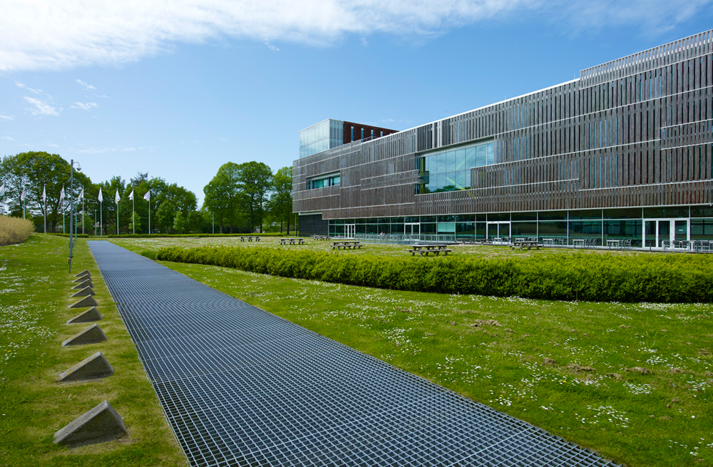 Nature as a continuous layer for the PGGM‘s headquarters to float on